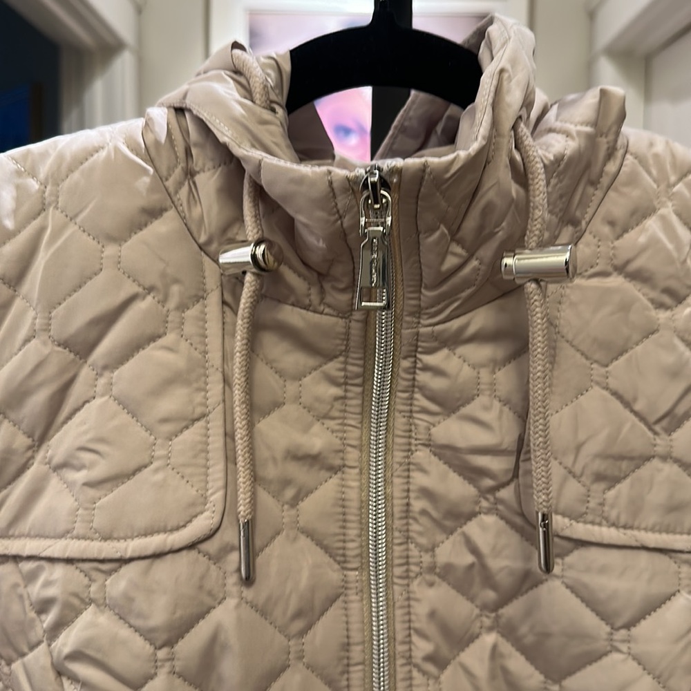 VINCE CAMUTO women’s Belted Hooded Quilted Jacket - Picture 7 of 16